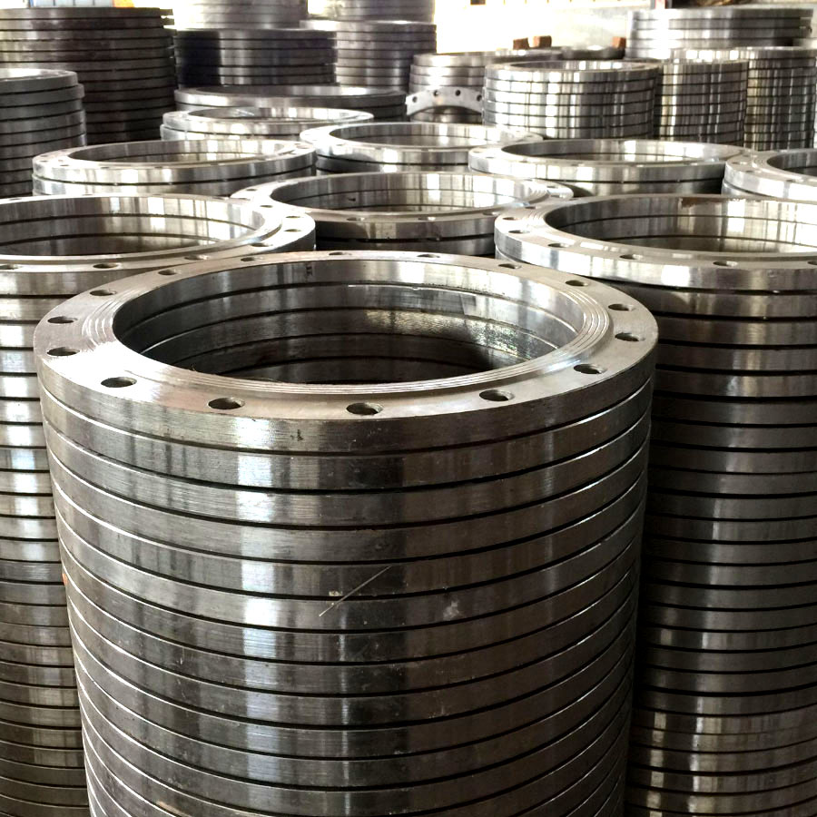 通常平插法蘭使用什么材料？